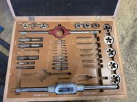 T19: 2 clefs dynamométriques, 7 coffrets de douilles, Lot de… (photo 4)