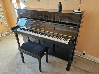a piano and a stool in a living room
