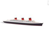 une petite maquette de paquebot de croisière sur fond blanc