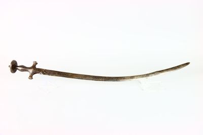une image d'une épée sur fond blanc