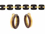 deux paires de boucles d'oreilles créoles dorées et noires et une paire de boucles d'oreilles créoles noires et dorées