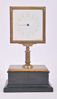 Pendule mystérieuse à cadran de forme carré en bronze et ver…