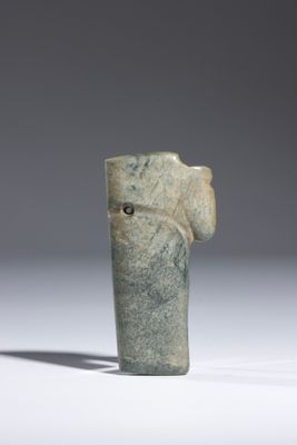 PENDENTIF Marbre Dim. 8 x 3,8 x 1 cm Chine, Mongolie