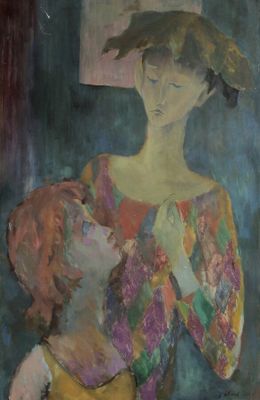 tableau représentant une femme tenant un enfant dans ses bras devant un tableau représentant une femme