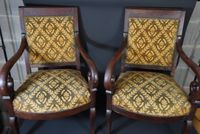 Paire de fauteuils en acajou. Accidents, manque au placage, … (photo 5)