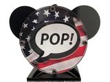 des oreilles de Mickey Mouse avec le mot « pop » dans une bulle au-dessus d'un drapeau américain