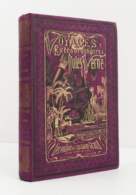 un livre violet sur lequel figure l'image d'un dragon