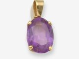 un pendentif en améthyste ovale muni d'une bélière en or