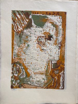 une photo d'une œuvre d'art posée sur une table