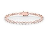 un bracelet en or rose serti de diamants sur fond blanc