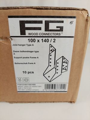une photo d'une boîte de connecteurs en bois posée sur une surface blanche