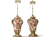 paire d'urnes du XIXe siècle, ornées de montures en bronze doré et en bronze doré à l'ormolu, de fabrication française