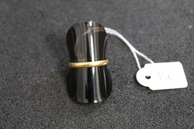 un anneau placé sur le dessus d'une cafetière