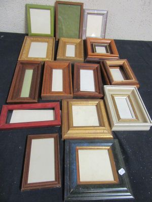 a lot of picture frames sitting on a table
