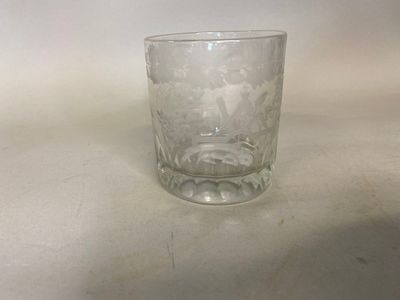VERRE en cristal gravé à décor de frises de feuilles de chên…