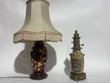 deux lampes placées l'une à côté de l'autre