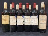six bouteilles de vin sont alignées sur une table