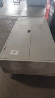 4 Tables de travail. On y joint une armoire , un bureau et u… (photo 2)