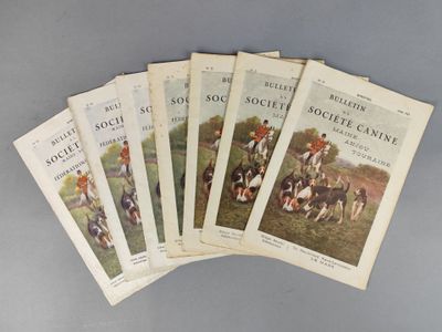 six livres posés sur une table, avec une photo représentant un groupe de personnes à cheval