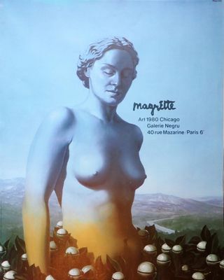 la couverture d'un magazine représentant une femme nue dans un champ de fleurs