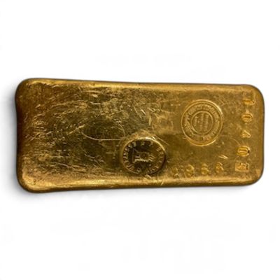 une image représentant un lingot d'or sur fond blanc