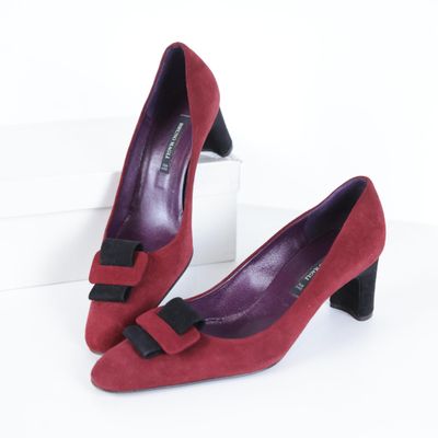 BRUNO MAGLI - ITALY, Paire d'escarpins en cuir suédé bordeau…