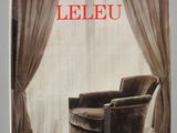 un livre sur lequel figure l'image d'une chaise devant une fenêtre
