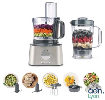 de nombreux types d'aliments différents dans un mixeur