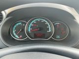 un gros plan du tableau de bord d'une voiture avec divers indicateurs