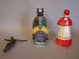 two figurines that are sitting next to each other