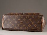 louis vuitton monogramet clutch bag