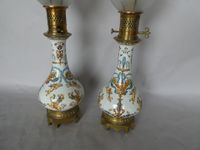 GIEN. Paire de lampes à pétrole fut en faïence polychrome, m… (photo 3)