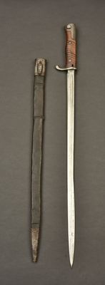 two different types of knives that are on the table
