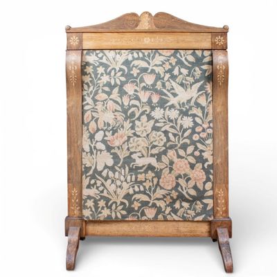 TRAVAIL DU XIXE Ecran de cheminée en marqueterie et toile pe…