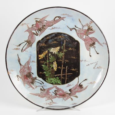 FAÏENCE DE BOURGOGNE Grand plat en faïence à décor japonisan…