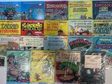 Il y a beaucoup de bandes dessinées accrochées au mur dans cette pièce.