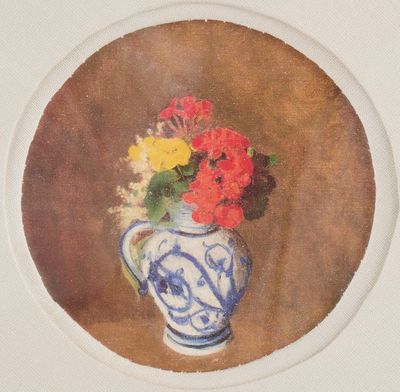 un tableau représentant un vase bleu et blanc contenant des fleurs