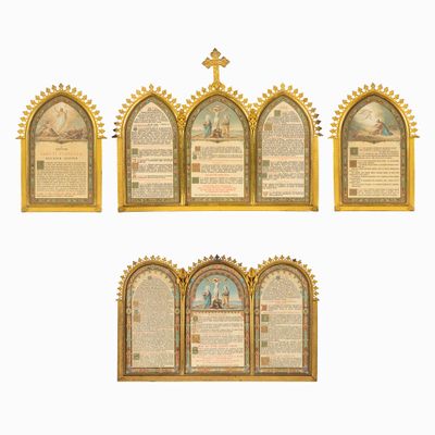 quatre œuvres d'art, chacune comportant une croix de chaque côté