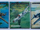 trois livres posés sur une table blanche, avec une image représentant un avion et un avion