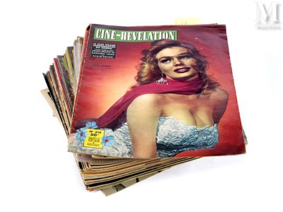 une pile de magazines empilés les uns sur les autres