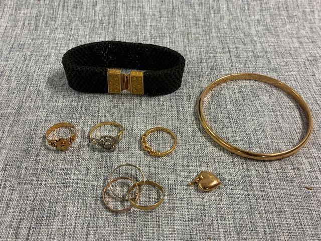 1/ Cartier (dans le goût). Alliance trois anneaux et ors 18 carat