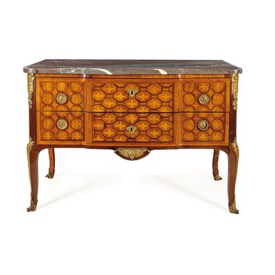 COMMODE PLAQUÉE DE DIVERS BOIS, PARIS, SECONDE MOITIÉ DU XVI…