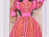 poupée Barbie dans une boîte, vêtue d'une robe rose et d'un nœud