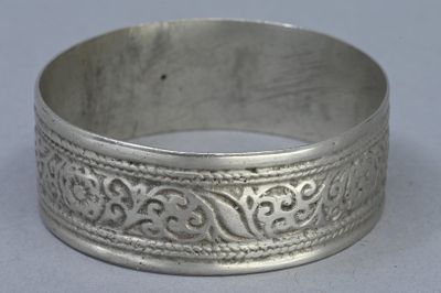 an image of a silver bracelet with a design on it