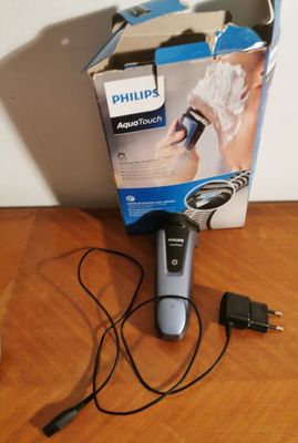 a box that has a razor on it on a table