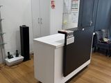 une photo de la salle d'accueil d'un cabinet dentaire