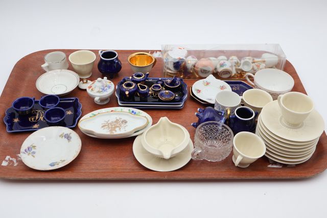 Porcelaine miniature, éléments de dinette