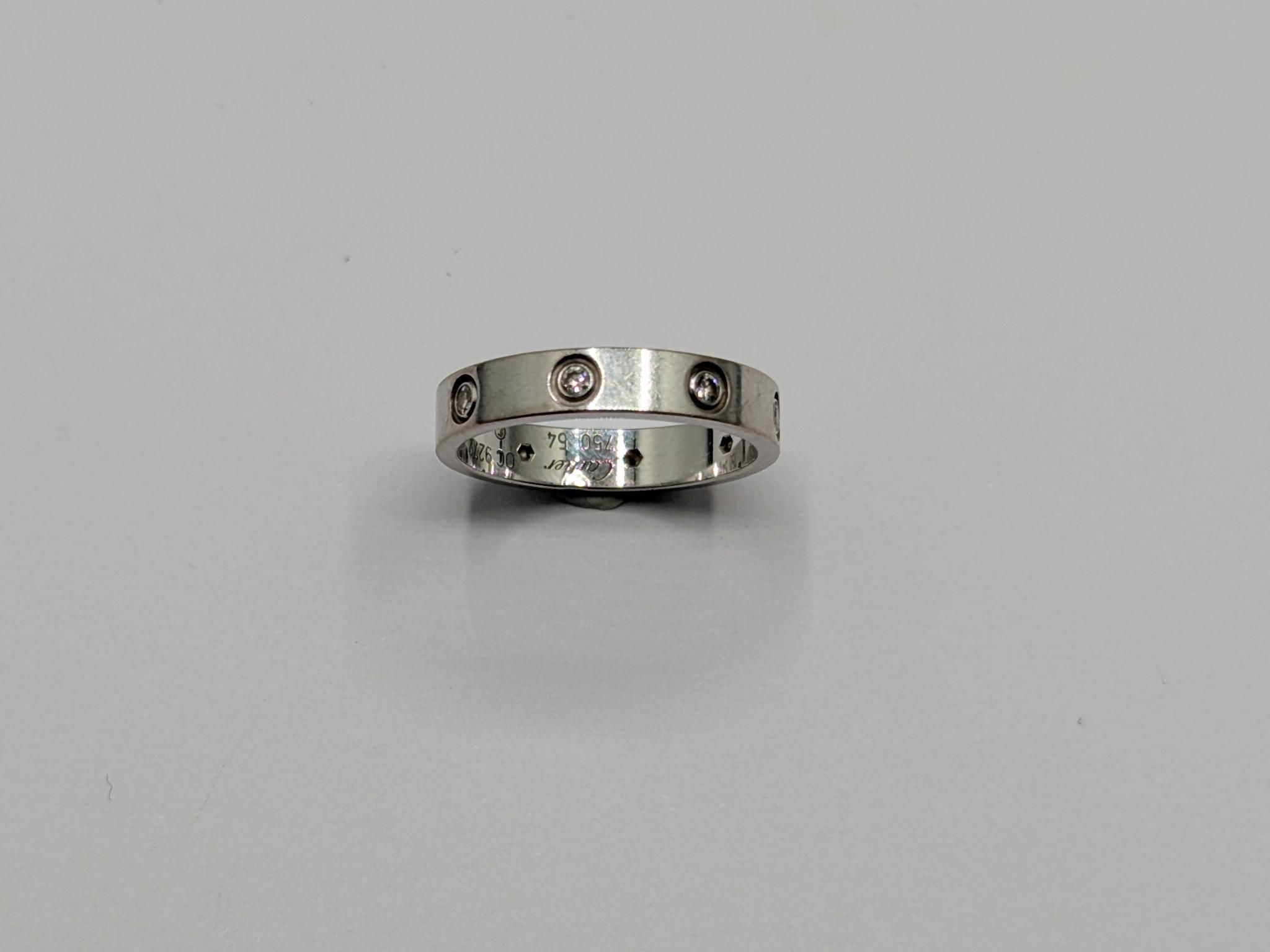 Cartier Love Anneau en Or Gris 18k Sertie de Diamants - Élégance Parisienne