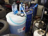 un seau bleu et blanc, une boîte bleue et blanche, une boîte bleue et blanche, une boîte bleue et blanche, une boîte bleue et blanche, et