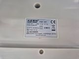 un gros plan sur une étiquette au dos d'une cuvette de WC